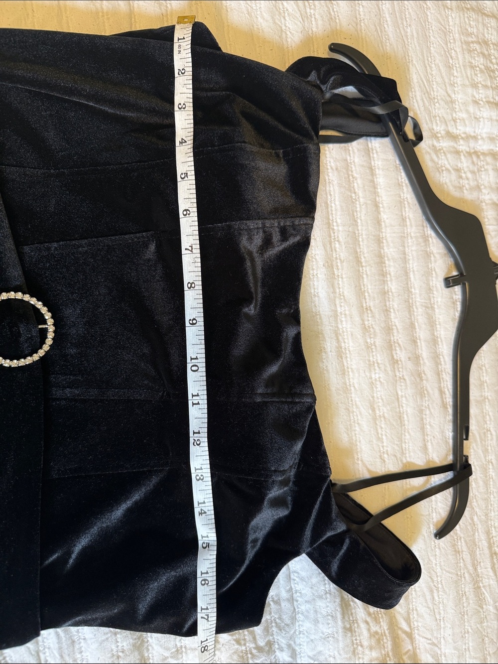 Elegant Black-velvet dress off the shoulder with a matching belt - Picture 7 of 10